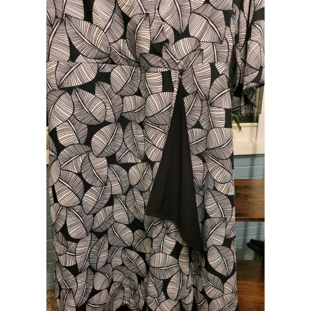Natori Leaf‎ Print Midi Dress V-Neck Faux Wrap Size 8 - Picture 3 of 5